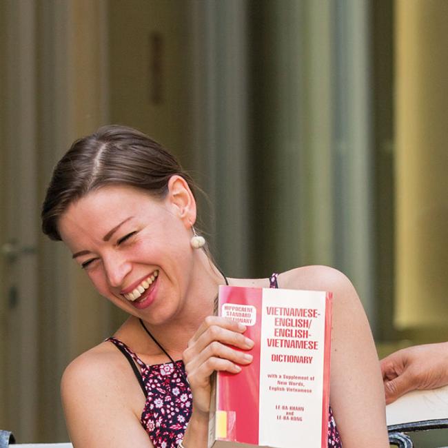 Dajana Hermann lacht